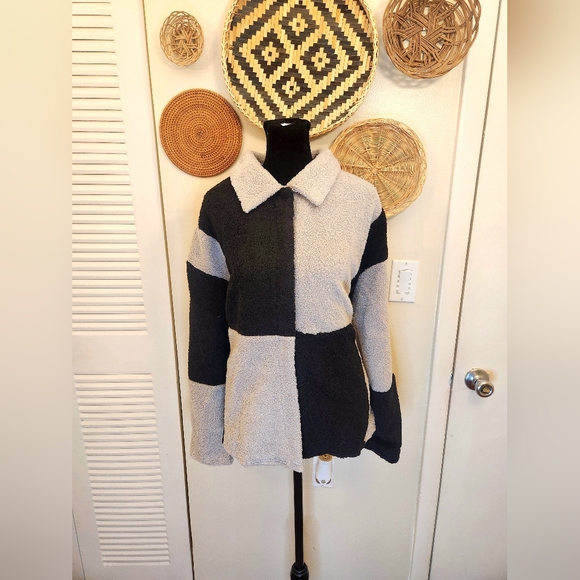 Black And Gray Colorblock Sherpa Jacket - Picture 4 of 7